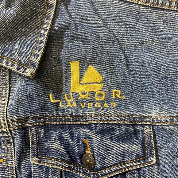 Vintage Luxor Hotel Las Vegas Blue Denim Jacket Pyramid Creations Men's XL EUC - Picture 8 of 8